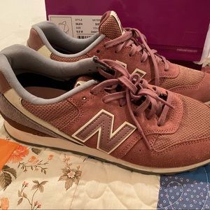 New Balance 696 Sneakers